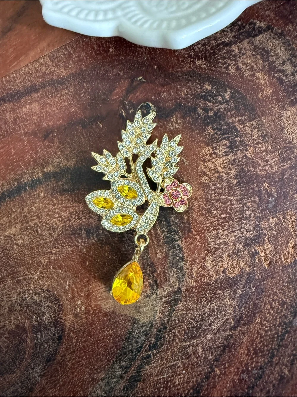 New gold-toned alloy wheat leaf brooch  a pear-cut yellow rhinestone drop